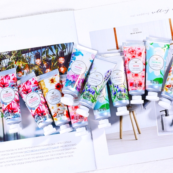 Nicole Miller Hand Cream Collection NWT - Picture 13 of 13